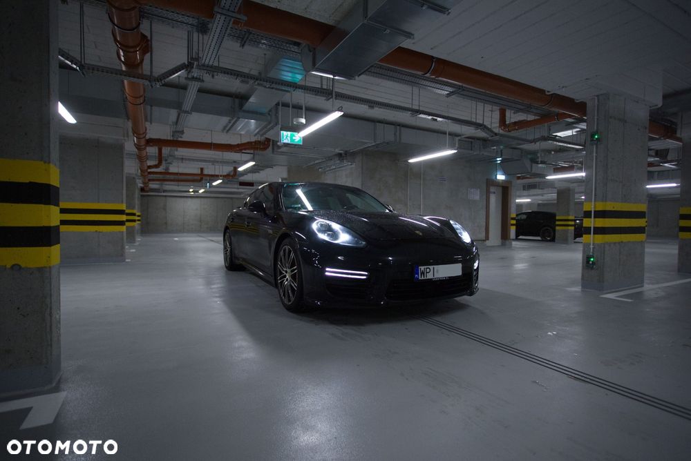 Porsche Panamera - 1