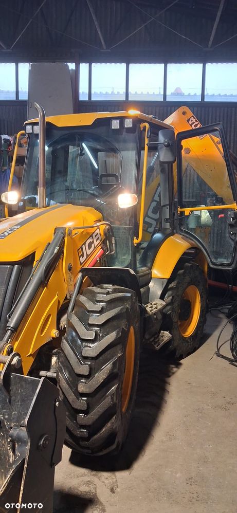 JCB JCB 4CX PLUS 2022r 790 mth 315 000 netto FV - 8