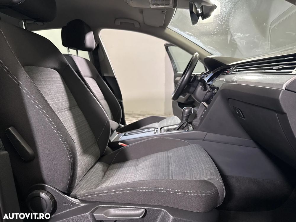 Volkswagen Passat - 12