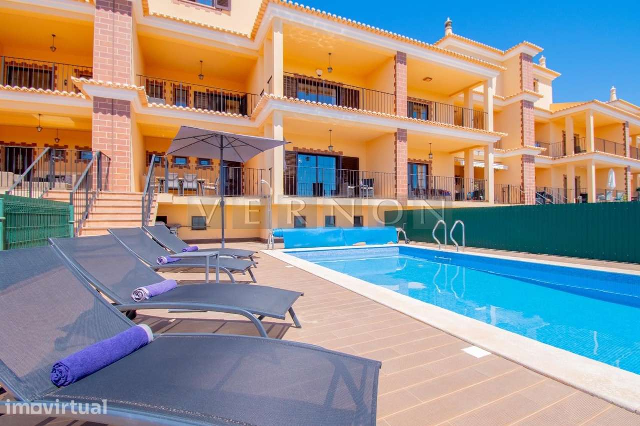 Moradia em Banda Duplex T2+2 com Piscina Privada e Garagem Dupla | Si - Grande imagem: 2/27