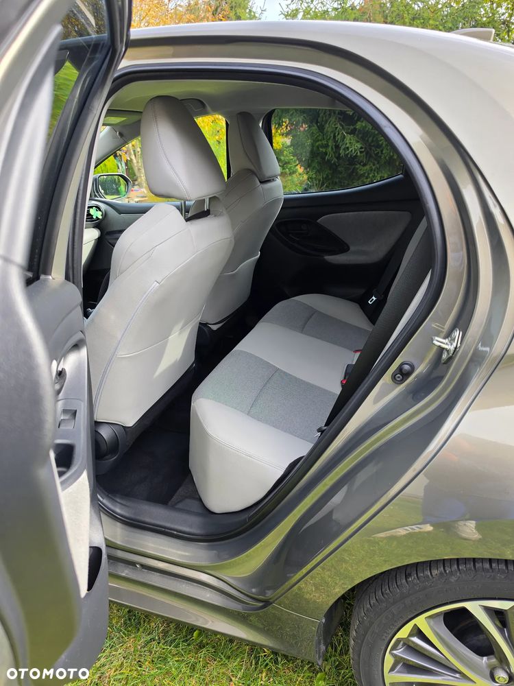 Toyota Yaris - 10