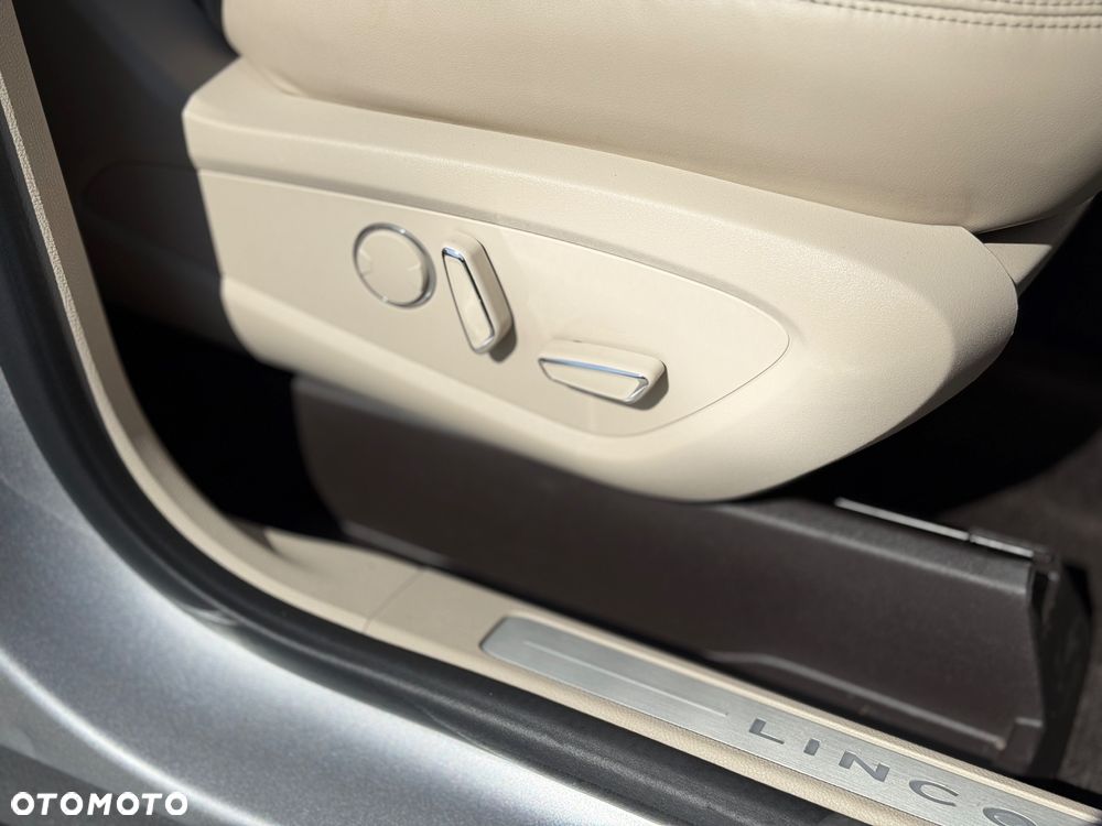 Ford Escape 2.0 EcoBoost AWD Titanium - 31