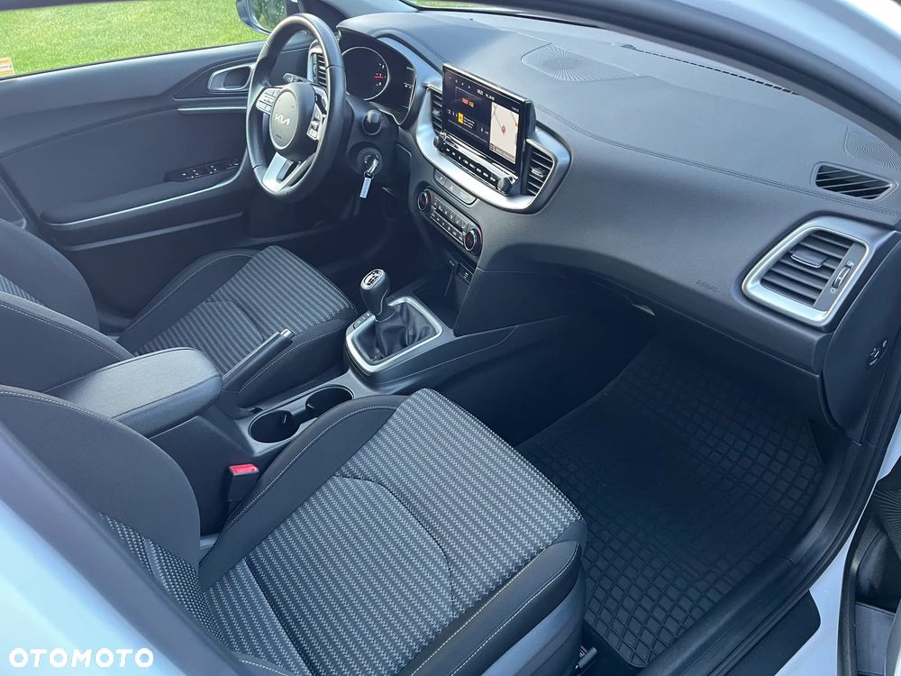 Kia Ceed 1.5 T-GDI M - 10