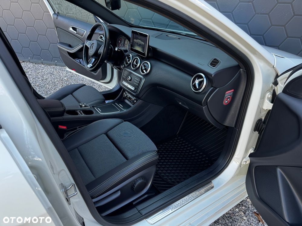 Mercedes-Benz Klasa A 160 7G-DCT AMG Line - 24