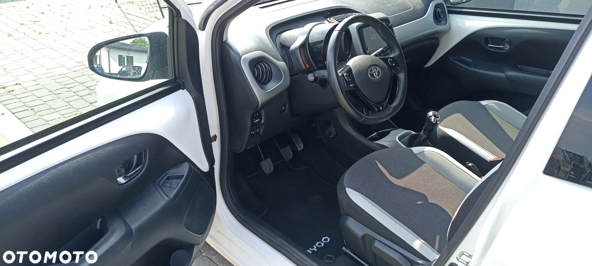 Toyota Aygo x-play touch - 21