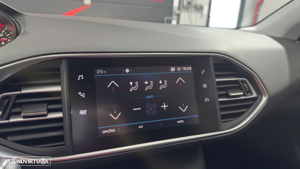Peugeot 308 1.2 PureTech Allure Full LED - 23