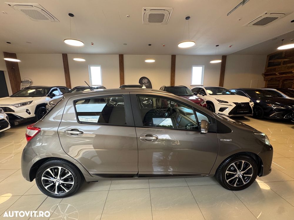 Toyota Yaris ver-1-5-vvt--i-hsd-sol - 6