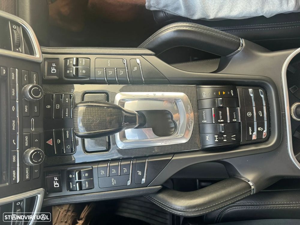 Porsche Cayenne Turbo - 16