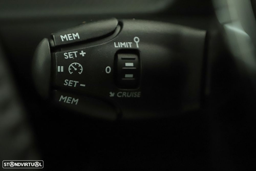 Peugeot 2008 1.2 PureTech Allure - 18