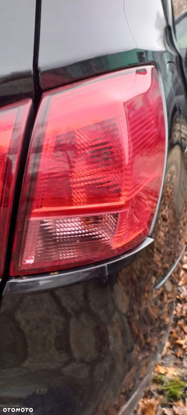 LAMPA TYLNA PRAWA NISSAN QASHQAI J10 Z11 G - 2