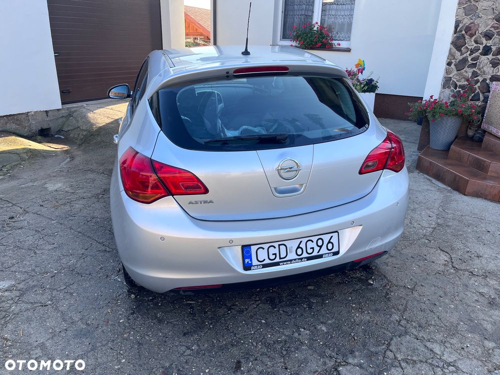 Opel Astra 1.6 Design Edition - 3