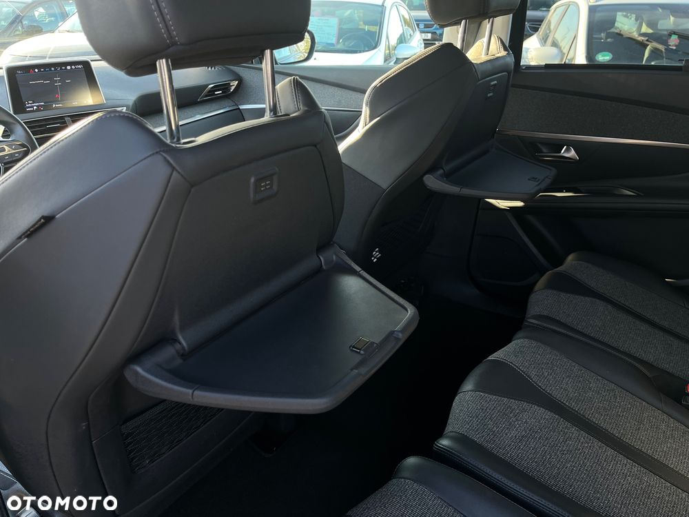 Peugeot 5008 PureTech 130 EAT6 Allure - 22