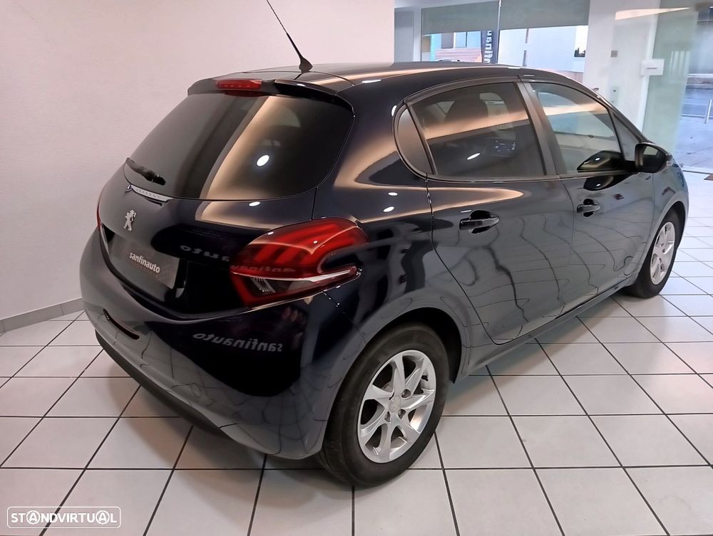 Peugeot 208 - 5