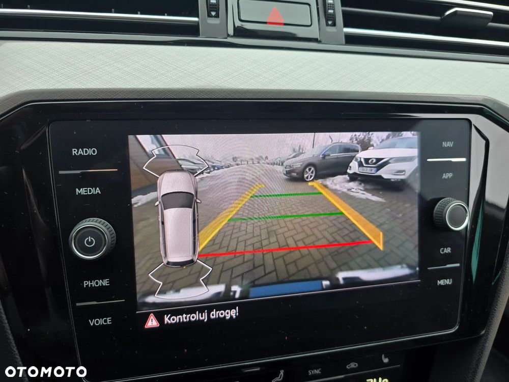 Volkswagen Passat - 33