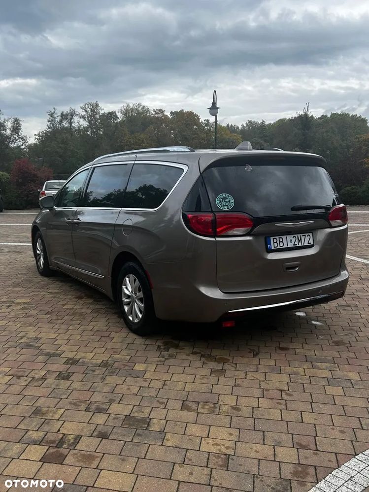 Chrysler Pacifica - 9
