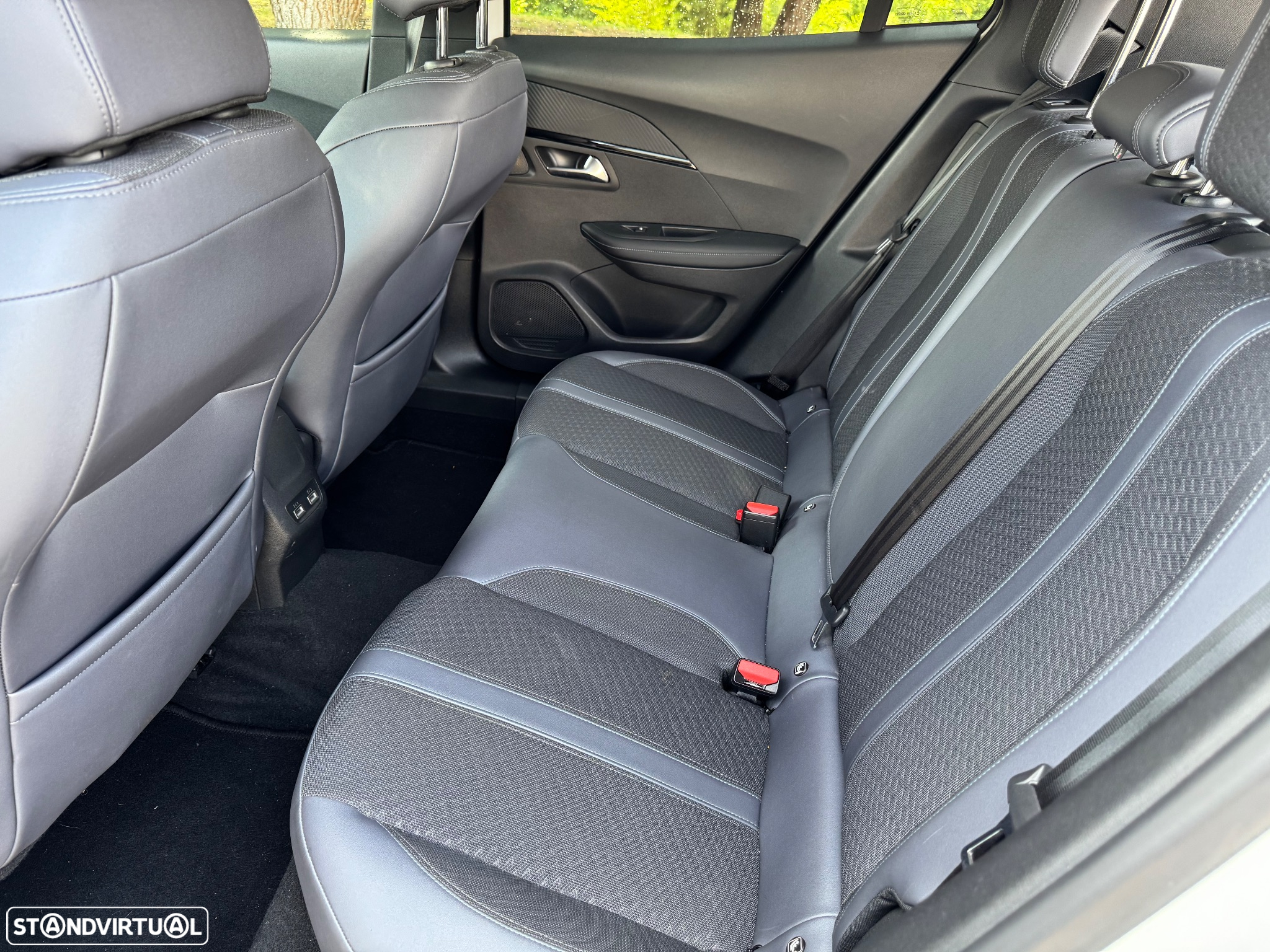 Peugeot e-2008 50 kWh Active Pack - 22