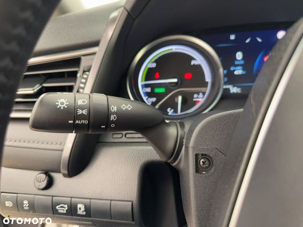 Toyota Camry - 25