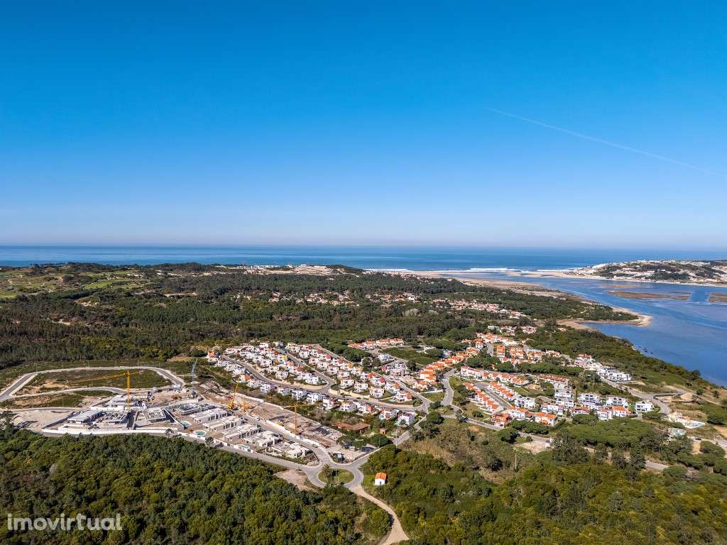 Lotes com projetos aprovados junto à Lagoa Óbidos, ao golfe e à praia - Grande imagem: 5/17
