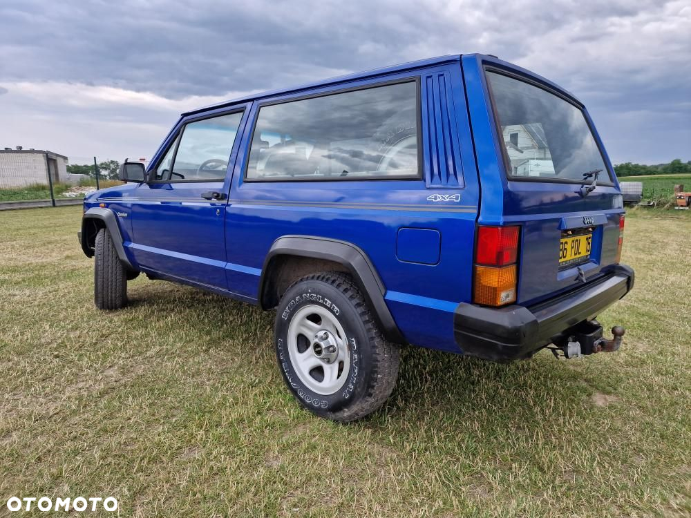 Jeep Cherokee 2.5 - 30