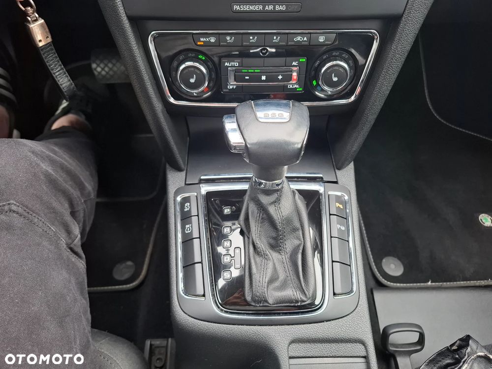 Skoda Superb 2.0 TDI DSG Exclusive - 28