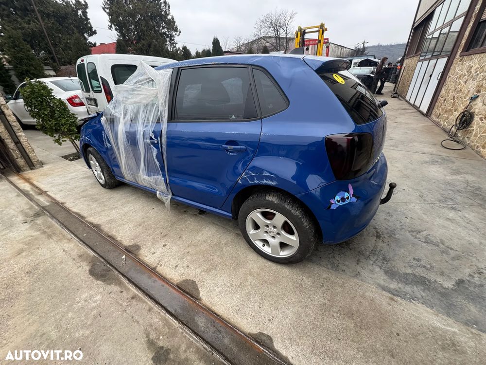 Dezmembram VolkswagenPolo6R  Hatchback 5-usi 1.2b CGP an 2012 - 2