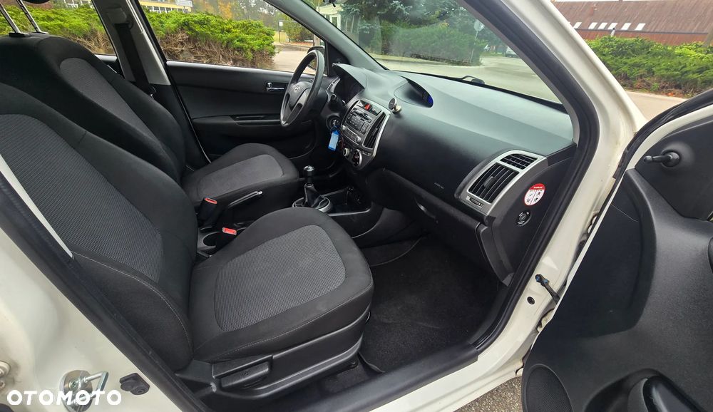 Hyundai i20 - 20