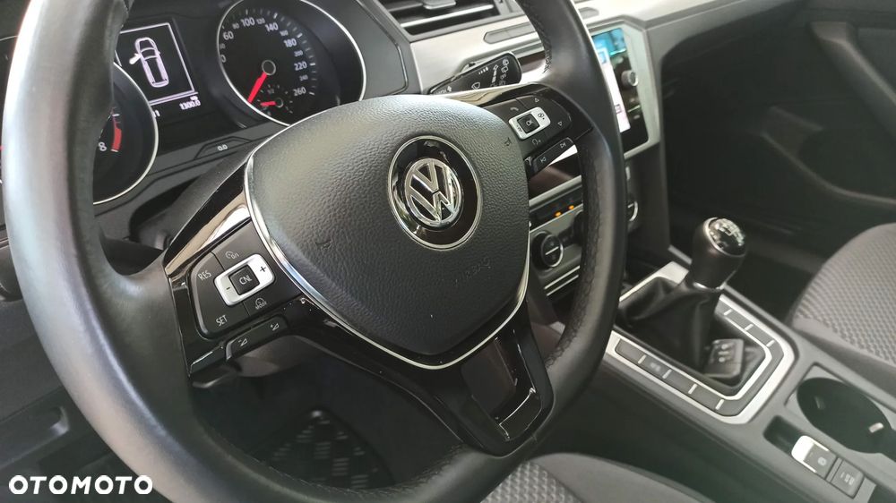 Volkswagen Passat 2.0 TDI BMT Comfortline - 16