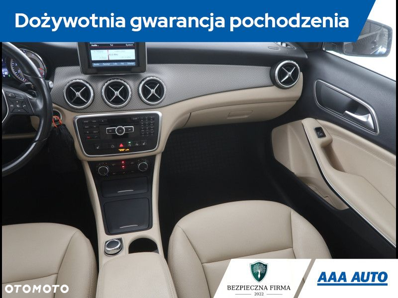 Mercedes-Benz GLA - 9