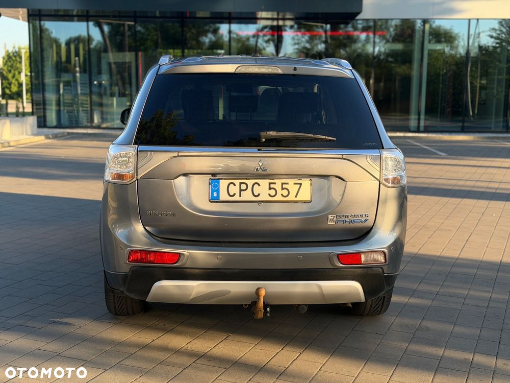 Mitsubishi Outlander Instyle NAVI + - 8