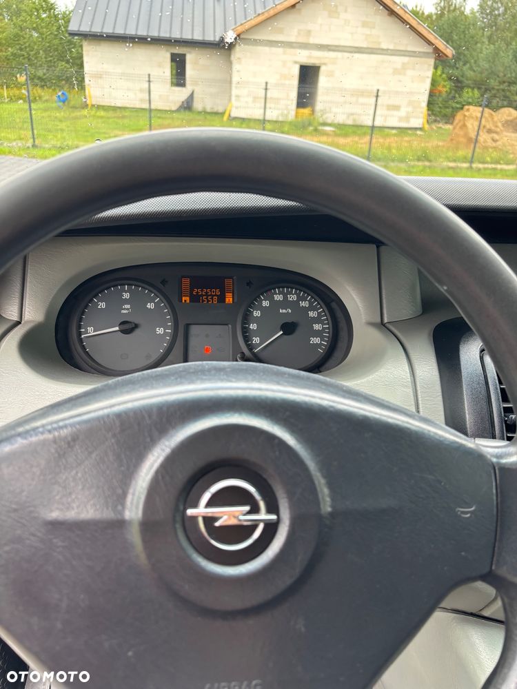 Opel Vivaro L1H1 2.7t - 11