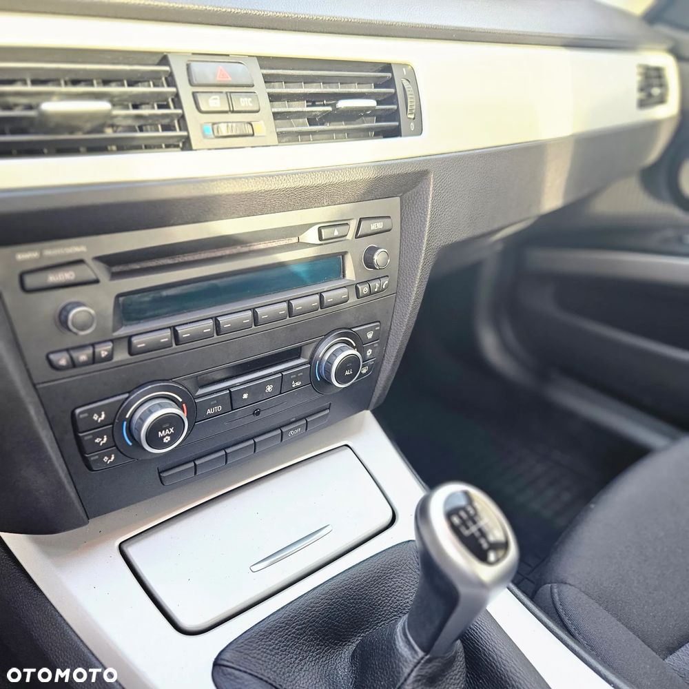 BMW Seria 3 318i - 8