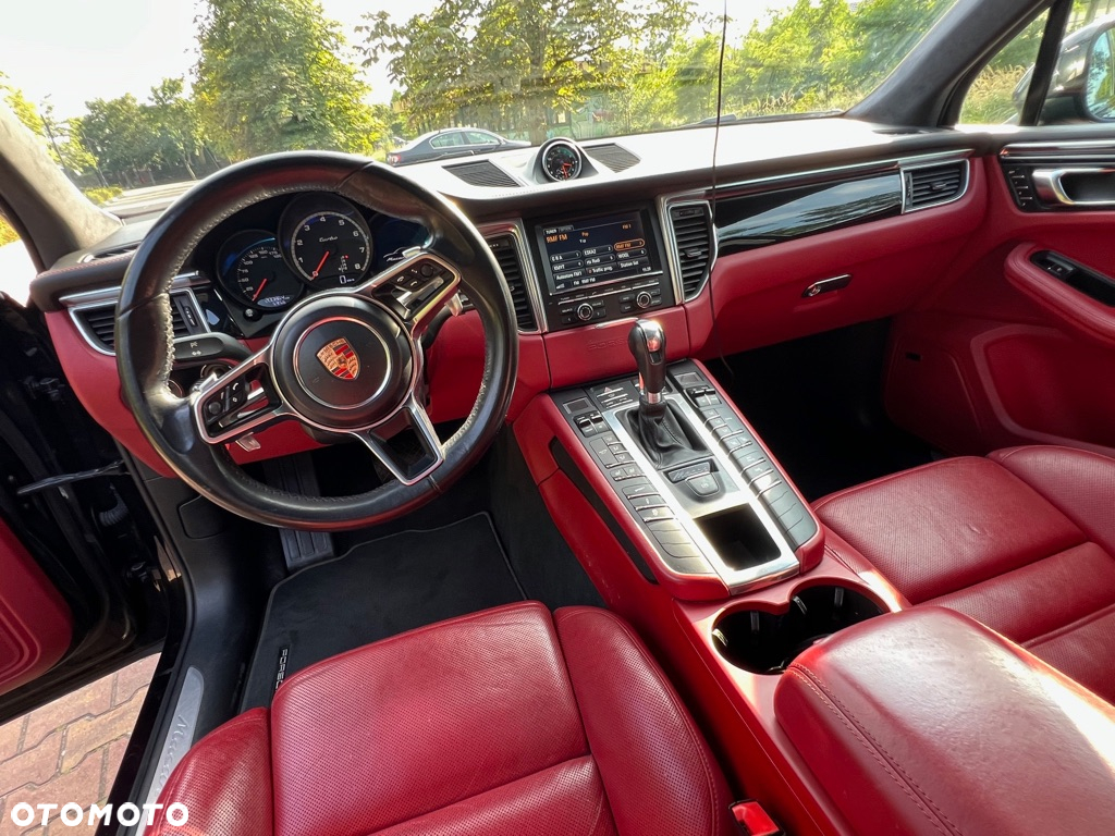 Porsche Macan Turbo - 33