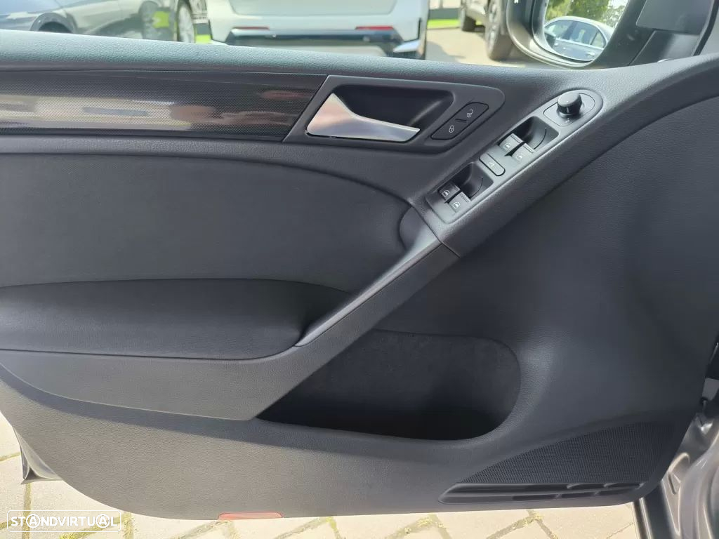 VW Golf 1.6 TDi Confortline DSG - 48