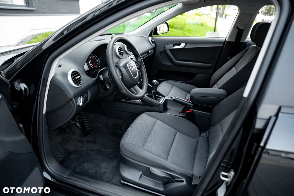 Audi A3 Sportback 1.6 Ambiente - 18