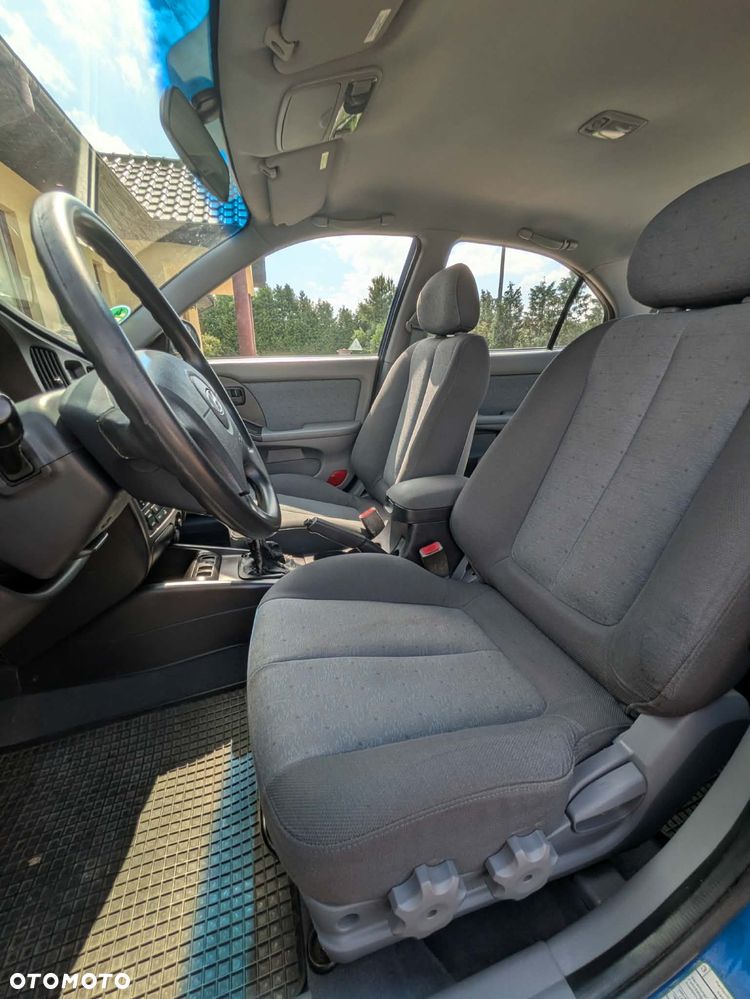 Hyundai Elantra 1.6 Comfort - 16