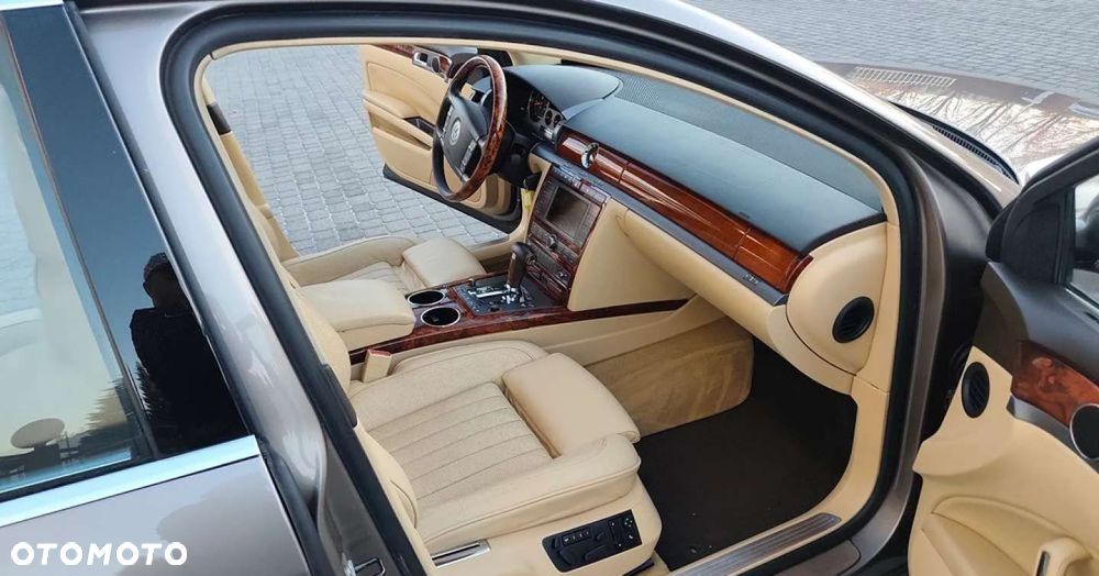 Volkswagen Phaeton - 28