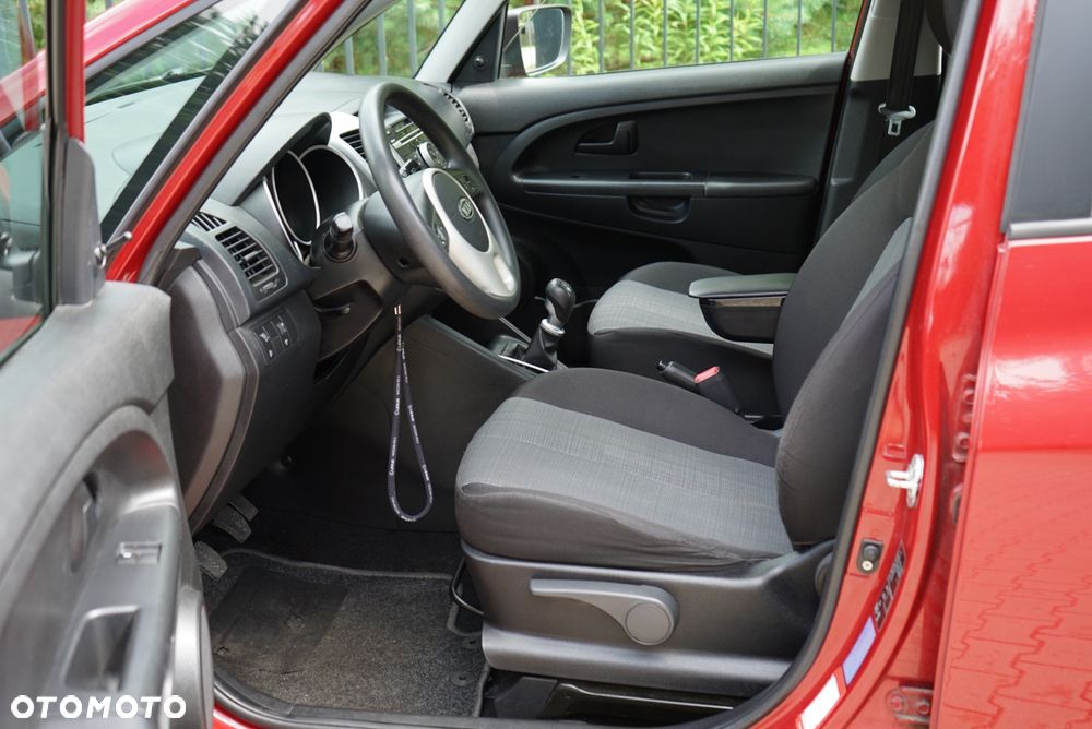 Kia Venga - 27