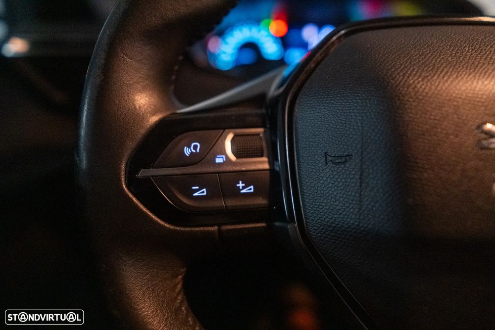 Peugeot e-208 Allure - 17