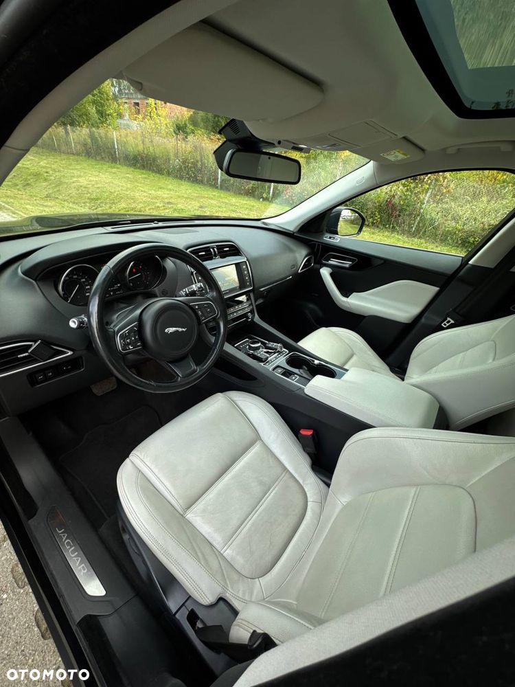 Jaguar F-Pace 2.0 i4D AWD R-Sport - 8