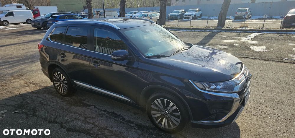 Mitsubishi Outlander 2.0 Instyle + 4WD CVT - 10