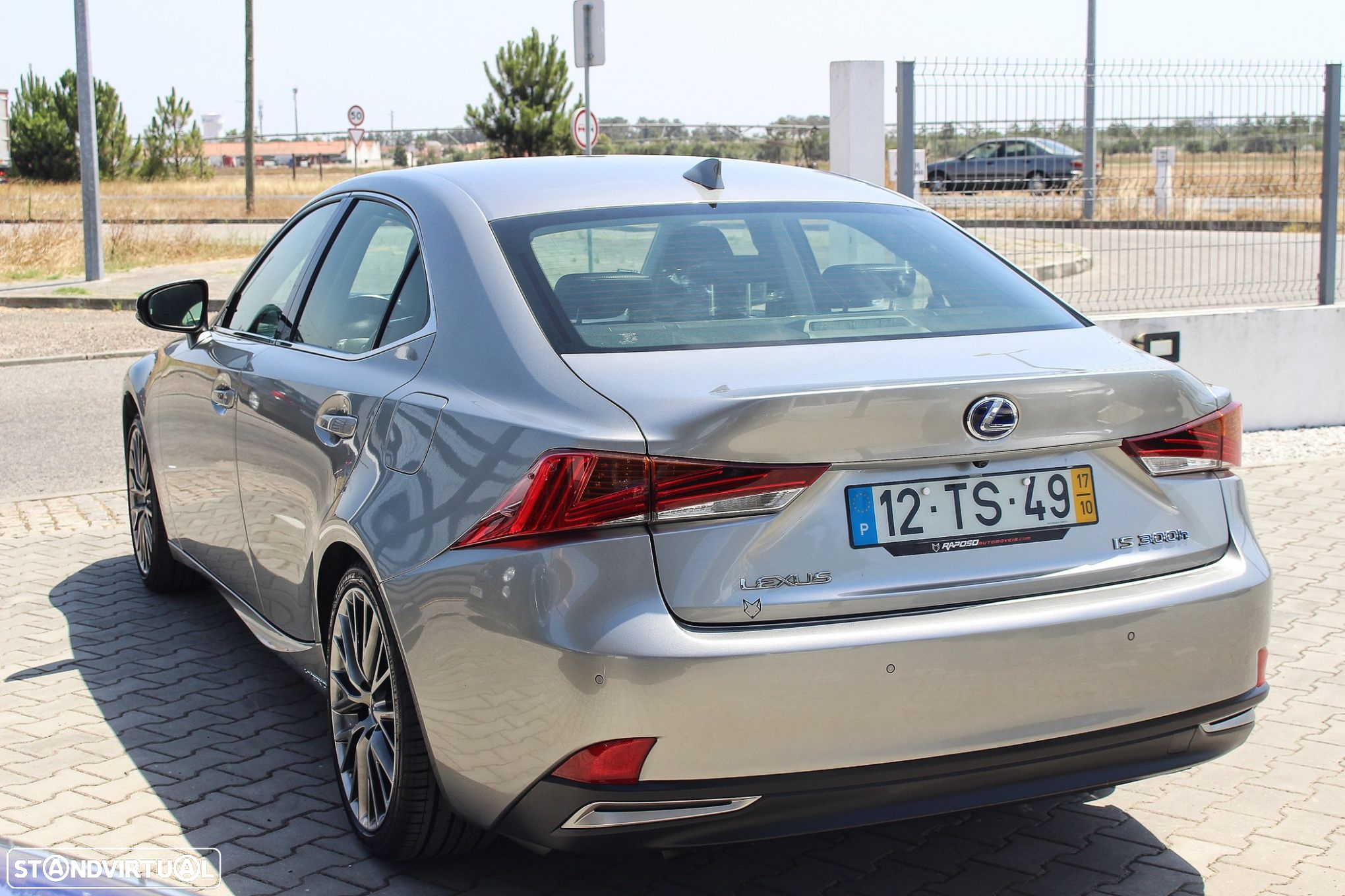 Lexus IS 300H Luxury - 17