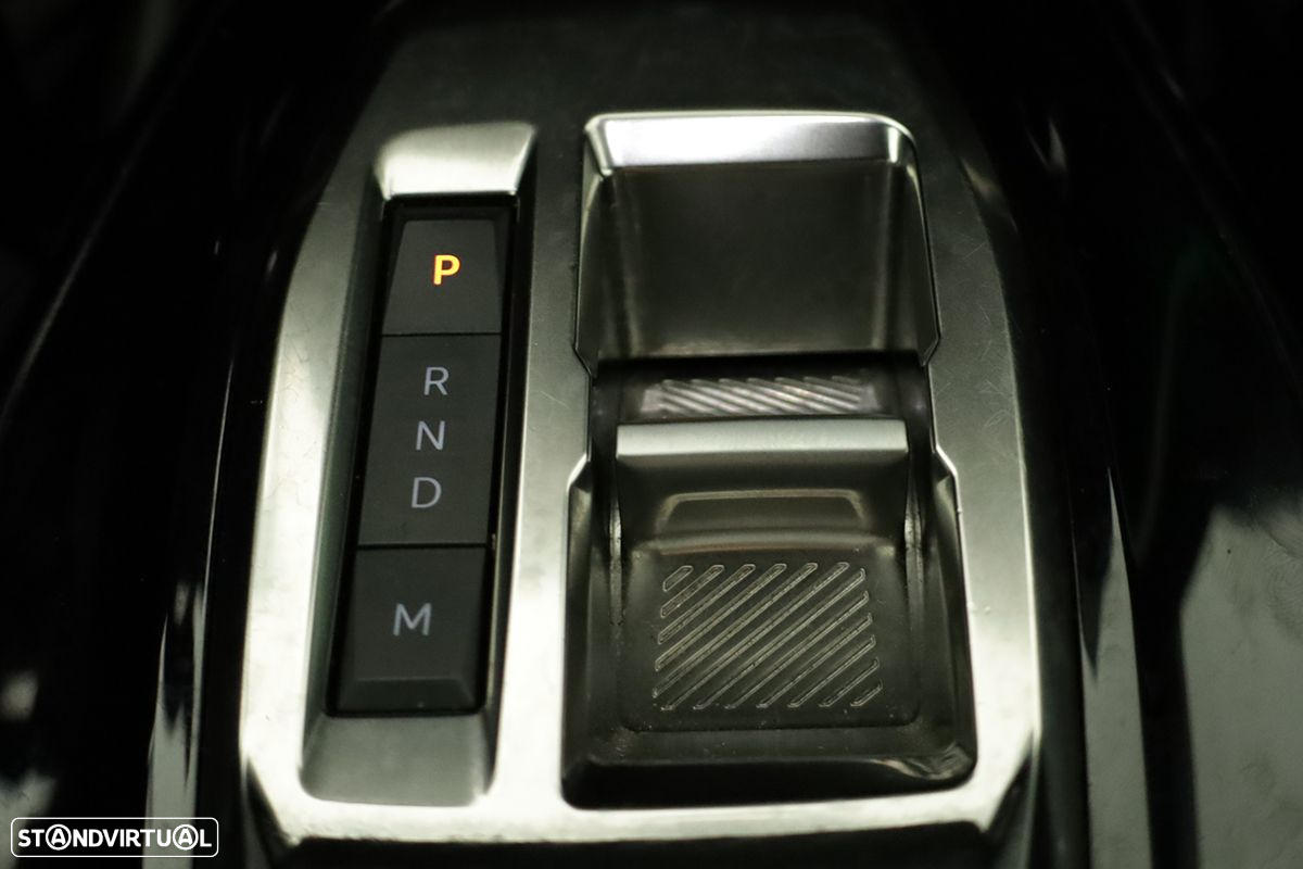 Peugeot 2008 1.2 PureTech GT EAT8 - 13