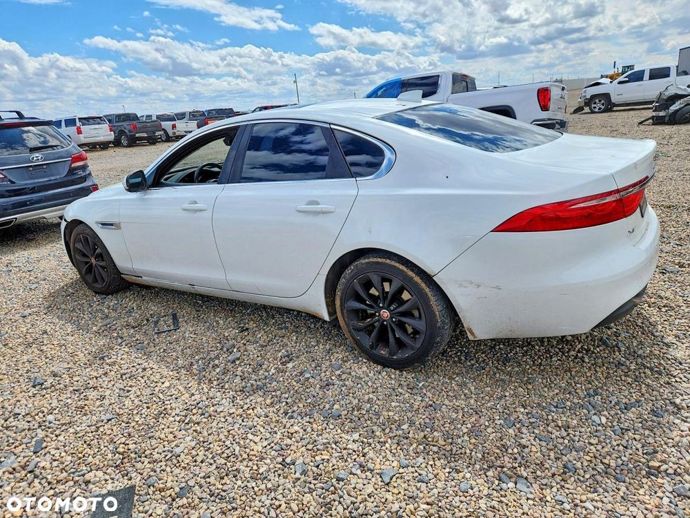 Jaguar XF - 3