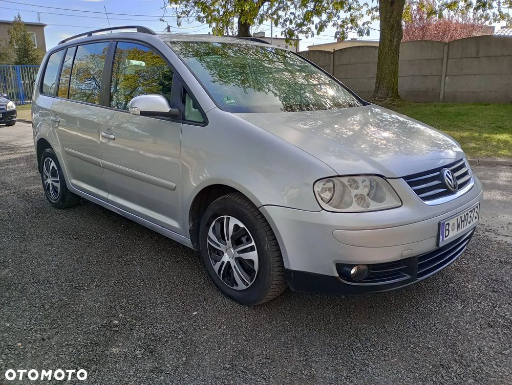Volkswagen Touran - 1