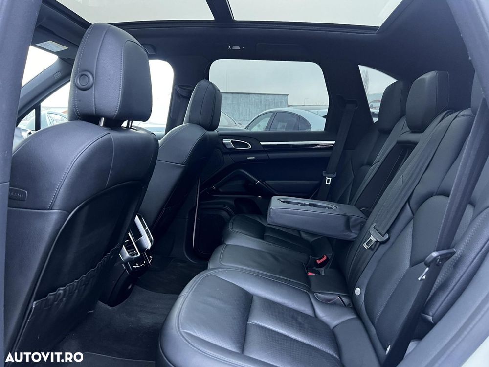 Porsche Cayenne - 26