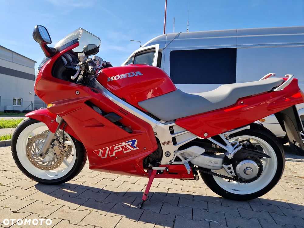 Honda VFR - 16
