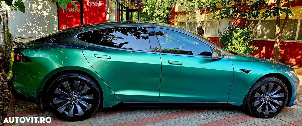 Tesla Model S - 3