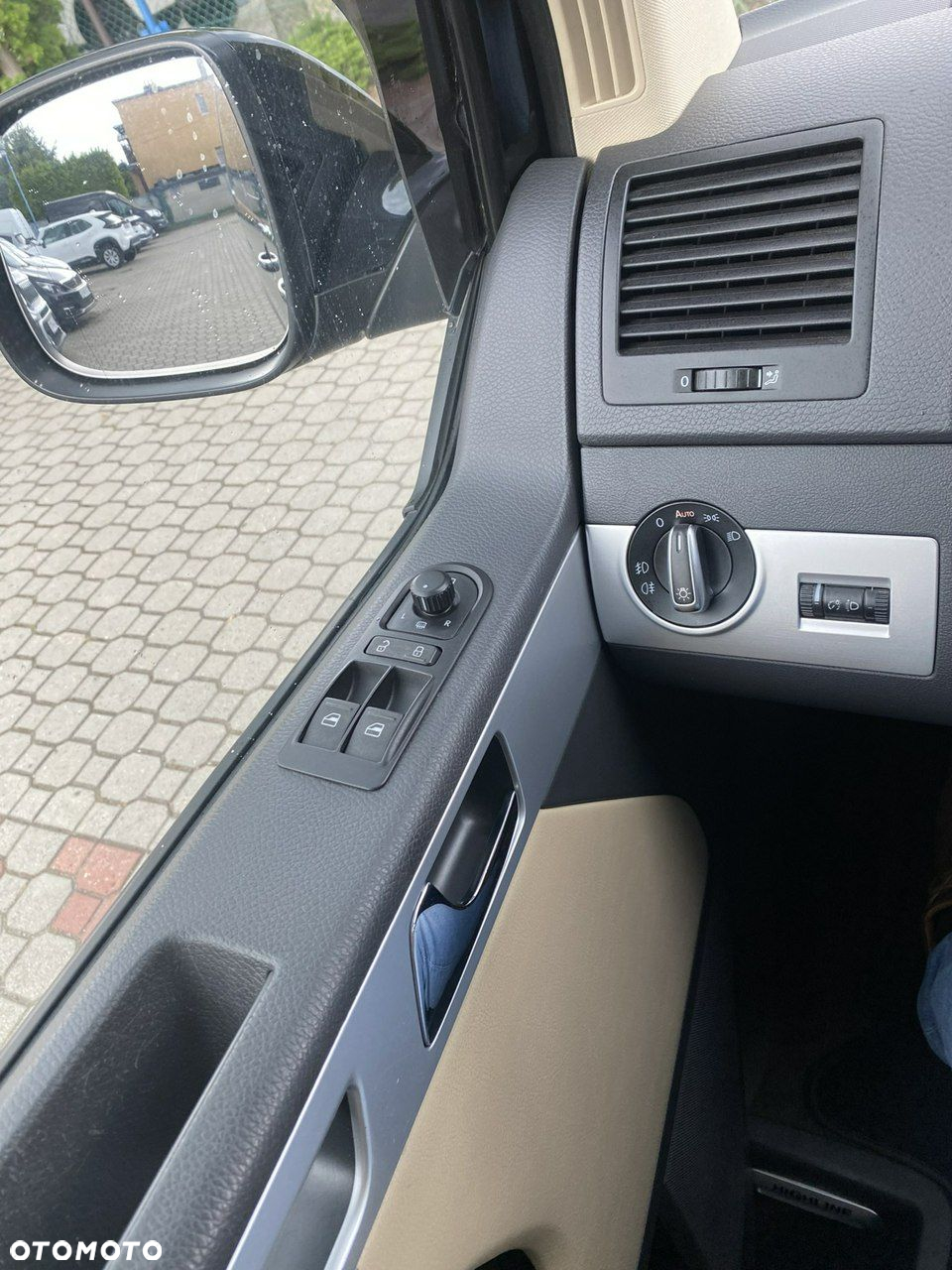 Volkswagen Multivan - 24