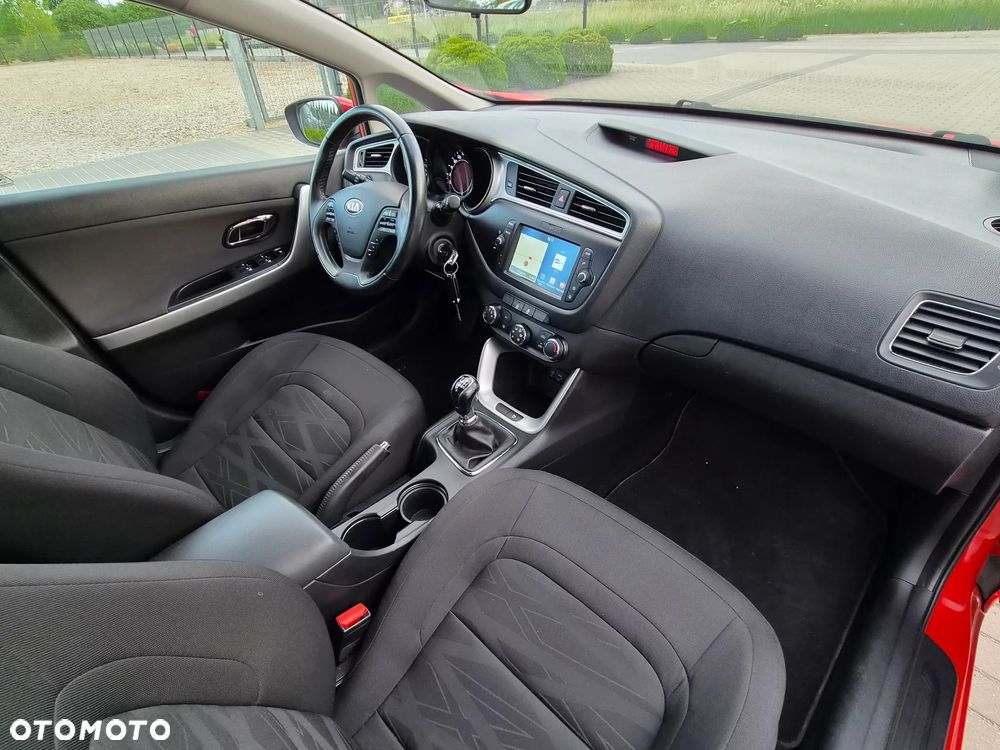 Kia Ceed 1.6 GDI Dream Team Edition - 12