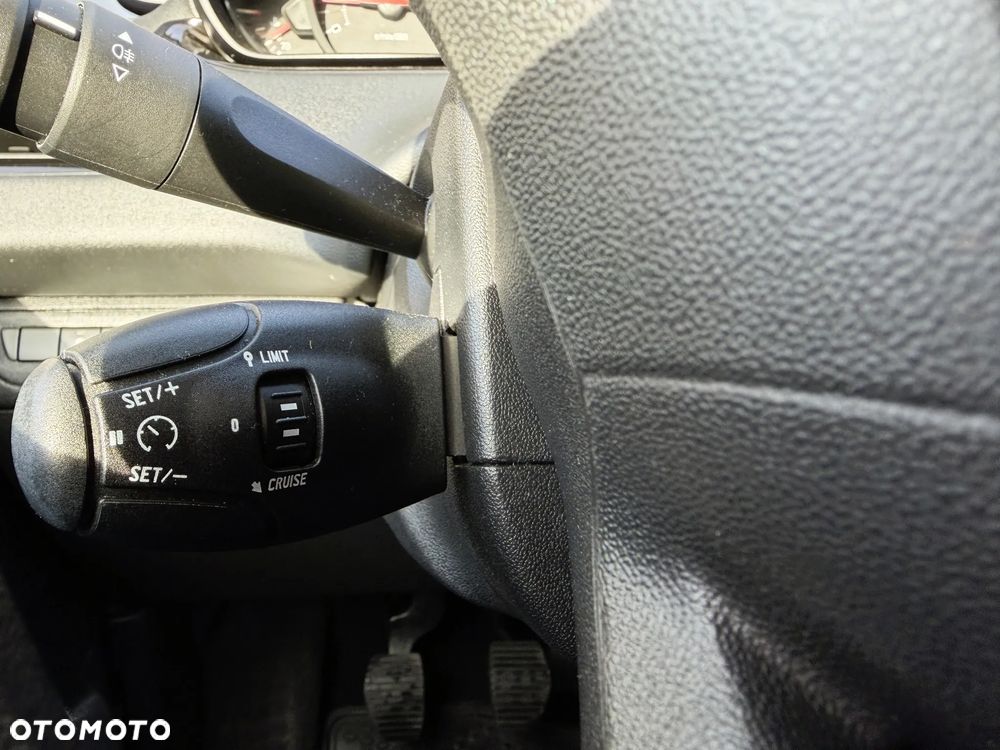 Peugeot 208 - 24